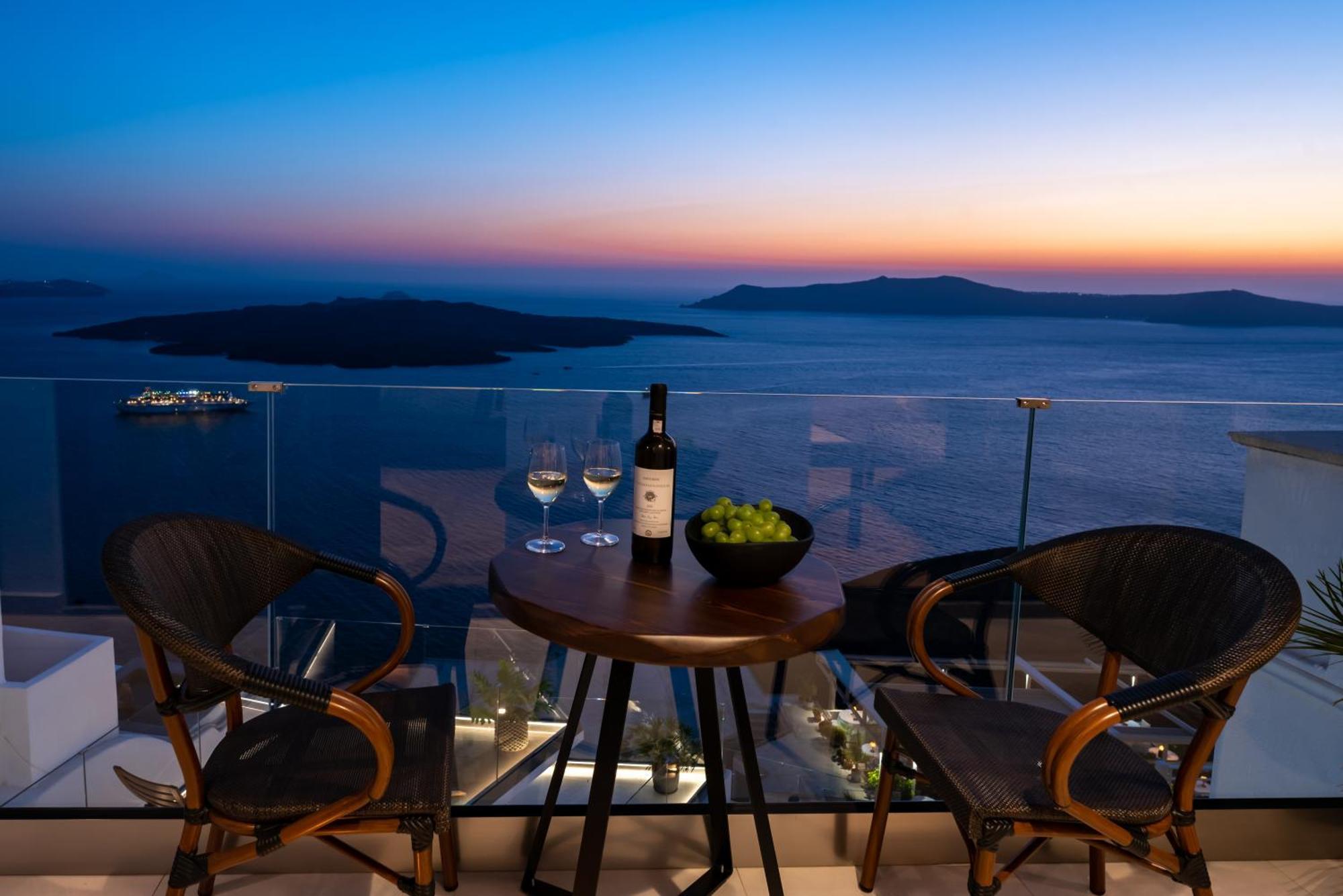 Daydream Luxury Suites Fíra Kültér fotó